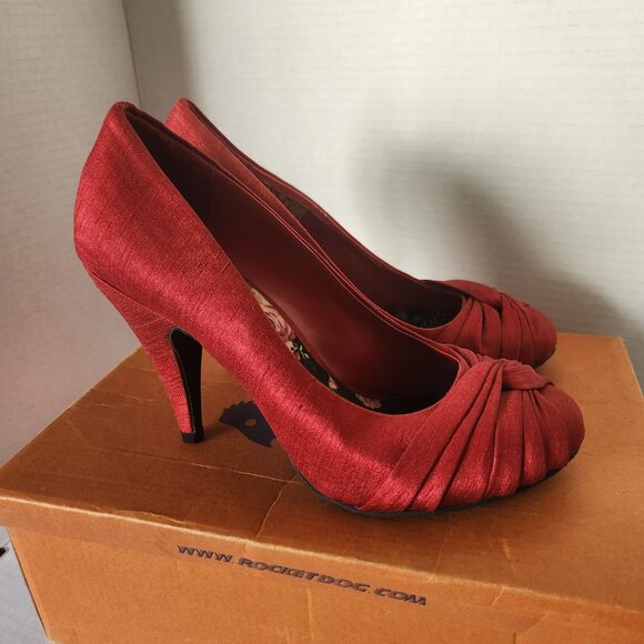 Rocket Dog Red Silk Pump - Picture 2 of 6